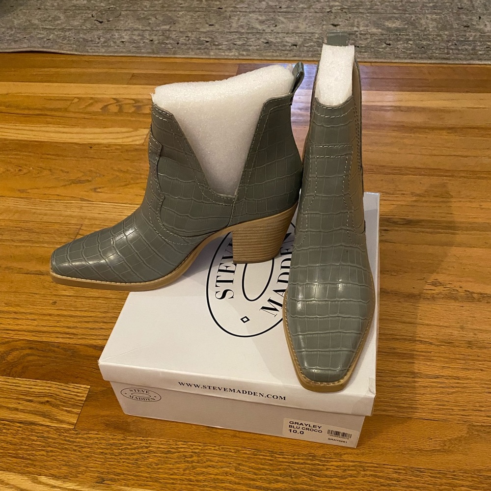 Steve Madden Grayley Blue Croc booties